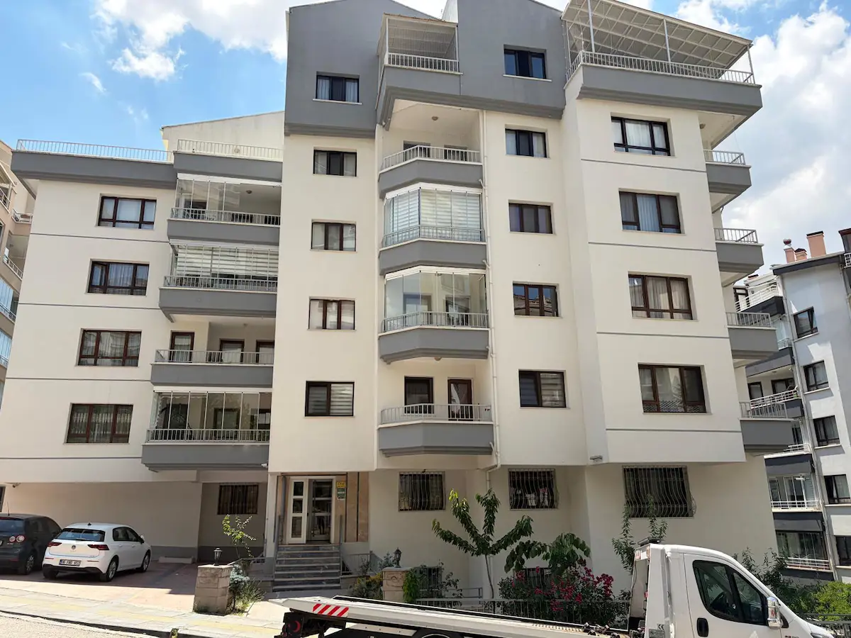 ÇANKAYA KARAPINAR’DA 3+1 | 125 M² NET | BALKONLU | KREDİYE UYGUN KAT MÜLKİYETLİ DAİRE