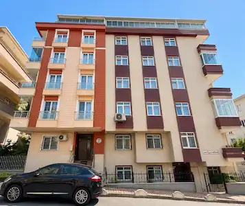 BAHÇELİEVLER CUMHURİYET MAHALLESİ'NDE BAHÇE KULLANIMLI 2+1 DAİRE