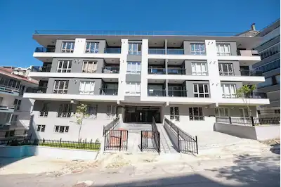 CEVİZLİDERE'YE KOMŞU, HUZUR MAHALLESİ'NDE YENİ BİNADA 1+1 SATILIK