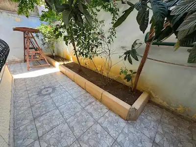 YEDITEPE ÜNIV. YAKINI GENIŞ TERAS BAHÇELI FULL EŞYALI FERAH 1+1