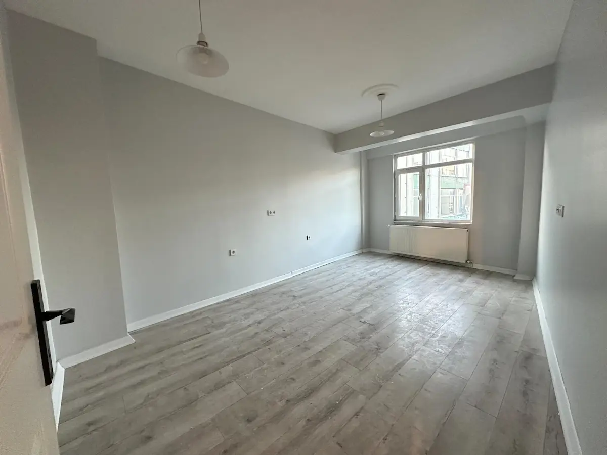 OSMANAĞA 'DA BOĞAYANI İŞYERİ&KONUTA 4+1 YENİLENMİŞ KİRALIK DAİRE