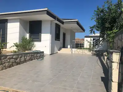 SEFERİHİSAR AKARCA MAH DENİZE YAKIN TEK KAT TAM MÜSTAKİL SATILIK VİLLA..