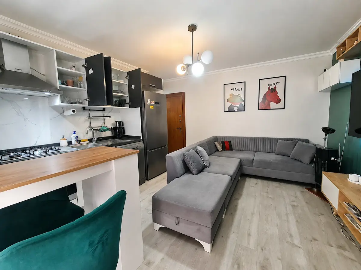 ACIBADEM'DE EMSALSIZ 1+1 KIRALIK FULL EŞYALI DAIRE