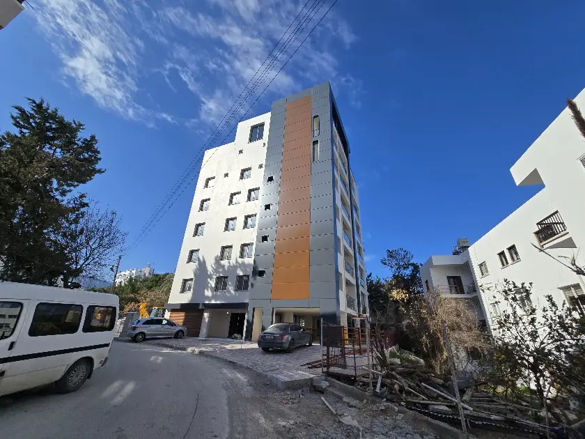  GIRNE MERKEZ’DE YÜKSEK STANDARTLARDA İNŞA EDILMIŞ 2+1 SATILIK DAIRE