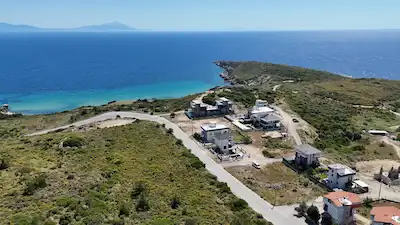 SEFERİHİSAR’DA TİCARİ + KONUT İMARLI SATILIK ARSA (ARSA TAPULU)