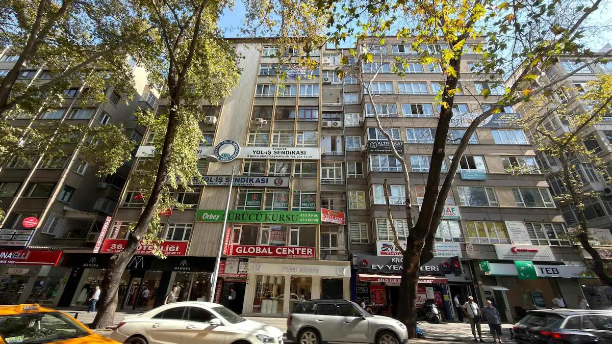 NECATİBEY CADDESİ'NDE YÜKSEK KİRA GETİRİLİ YATIRIM FIRSATI