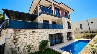 ÇEŞME OVACIK’TA 6+2 MÜSTAKİL VİLLA