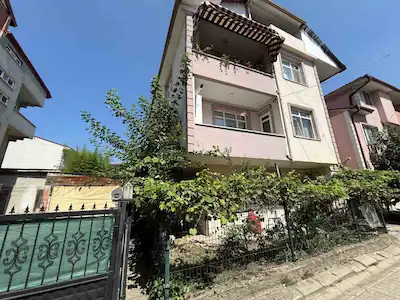REMAX DESIGN TEPEKUMDA KİRALIK 2+1 DAİRE