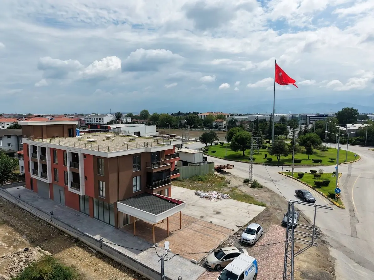 ARİFİYE HANLI BAYRAKLI KAVŞAKTA SATILIK SIFIR 1+1 DAİRE - BAHADIR EKER'DEN