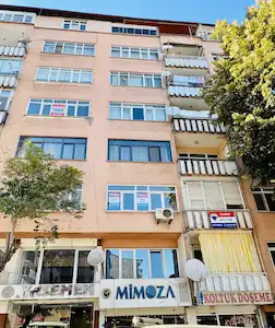 🏡 İZMİT MERKEZ’DE | DENİZE YAKIN | CADDE ÜZERİNDE | BALKONLU 2+1