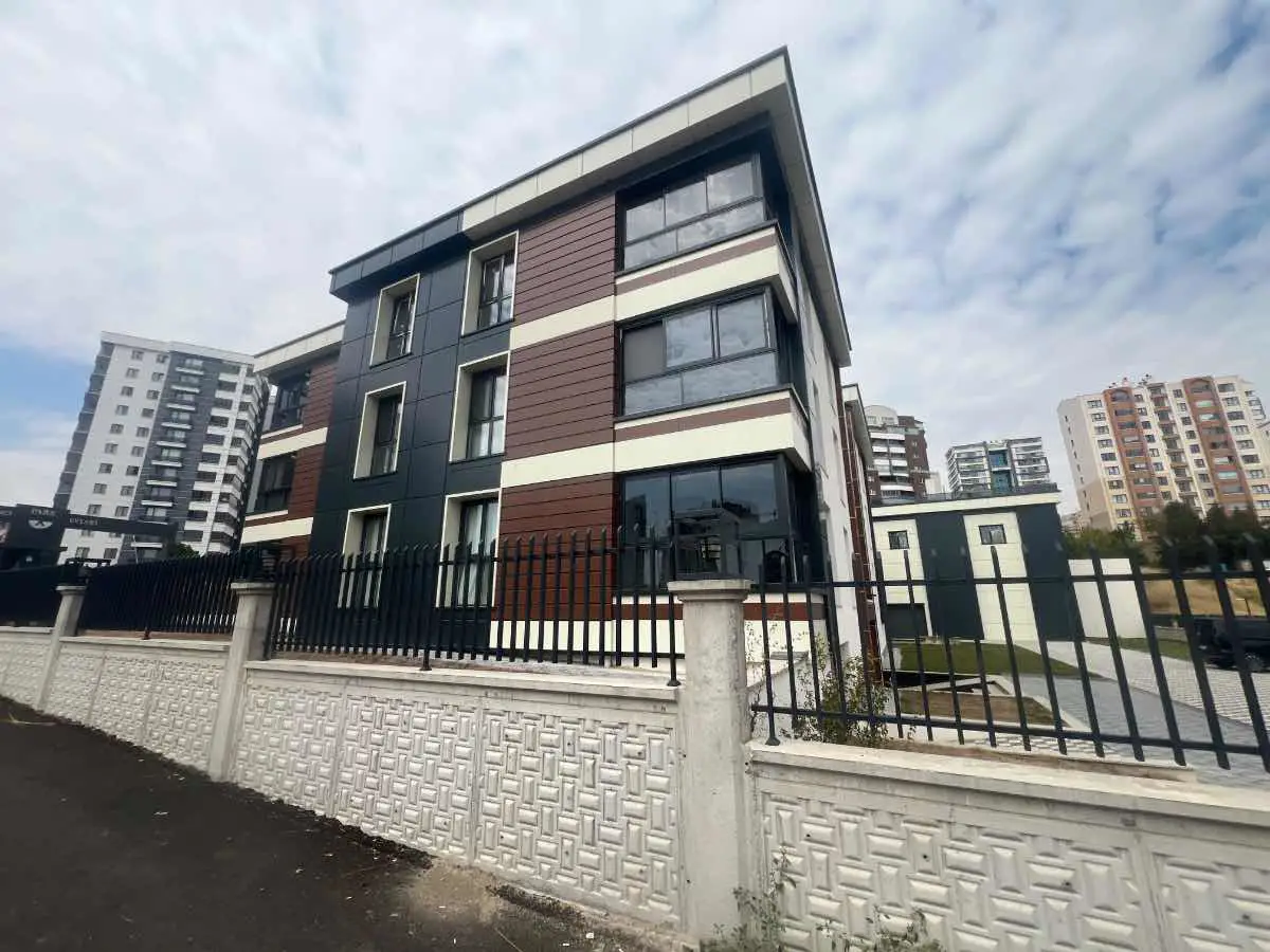 PARK CADDESI’NDE SIFIR, MODERN VE GENIŞ 4+1 KIRALIK DAIRE