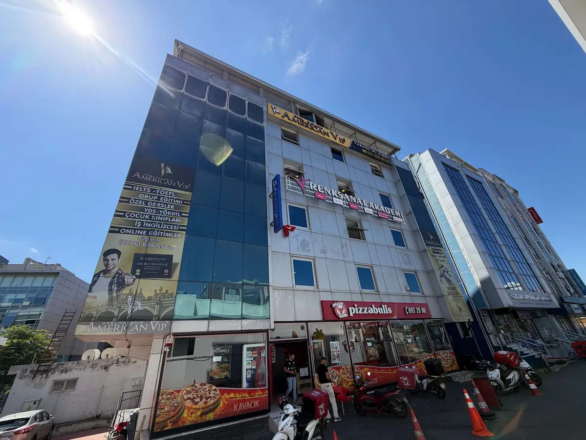 KAVACIK'IN EN DEĞERLİ LOKASYONUNDA PRESTİJLİ KİRALIK OFİS KATI !