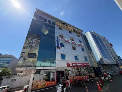 KAVACIK'IN EN DEĞERLİ LOKASYONUNDA PRESTİJLİ KİRALIK OFİS KATI !