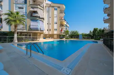 KONYAALTI HURMA’DA HAVUZLU SİTE İÇİ 2+1 EŞYALI SATILIK DAİRE