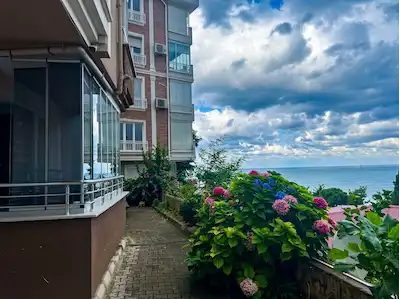 KİRAZLİMANI'NDA DENİZ MANZARALI | 120 M² GENİŞ 3+1 SATILIK DAİRE