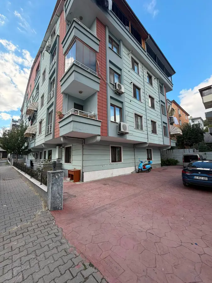 KÖRFEZ HACI OSMAN’DA FERAH KULLANIMLI 2+1 SATILIK DAİRE