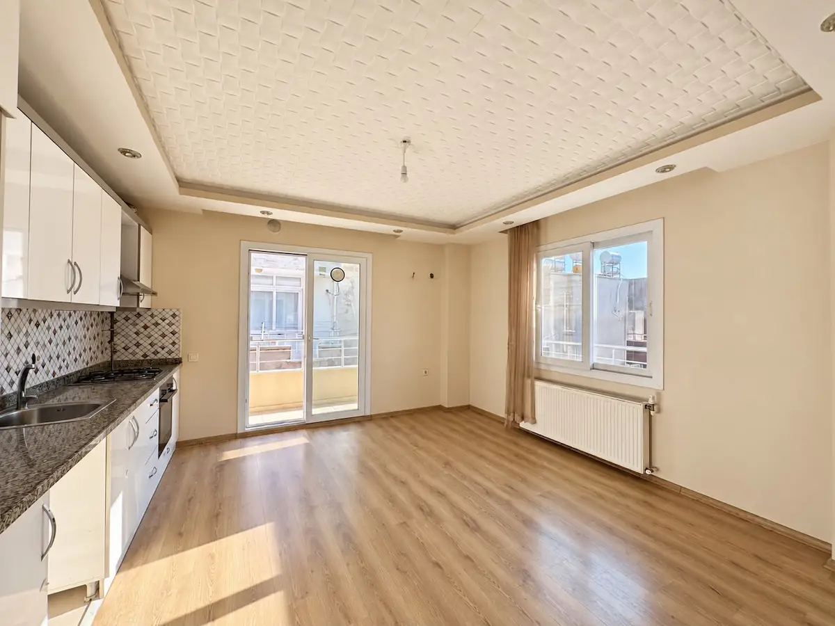 REMAX RİNA'DAN DUMLUPINAR MAH.DE SAHİLE YÜRÜME MESAFESİNDE 1+1