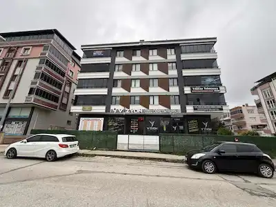 TÜRKİŞ TRAMVAY DURAĞINA CEPHE KAPALI OTOPARK YERDE ISITMA LÜX 3+1