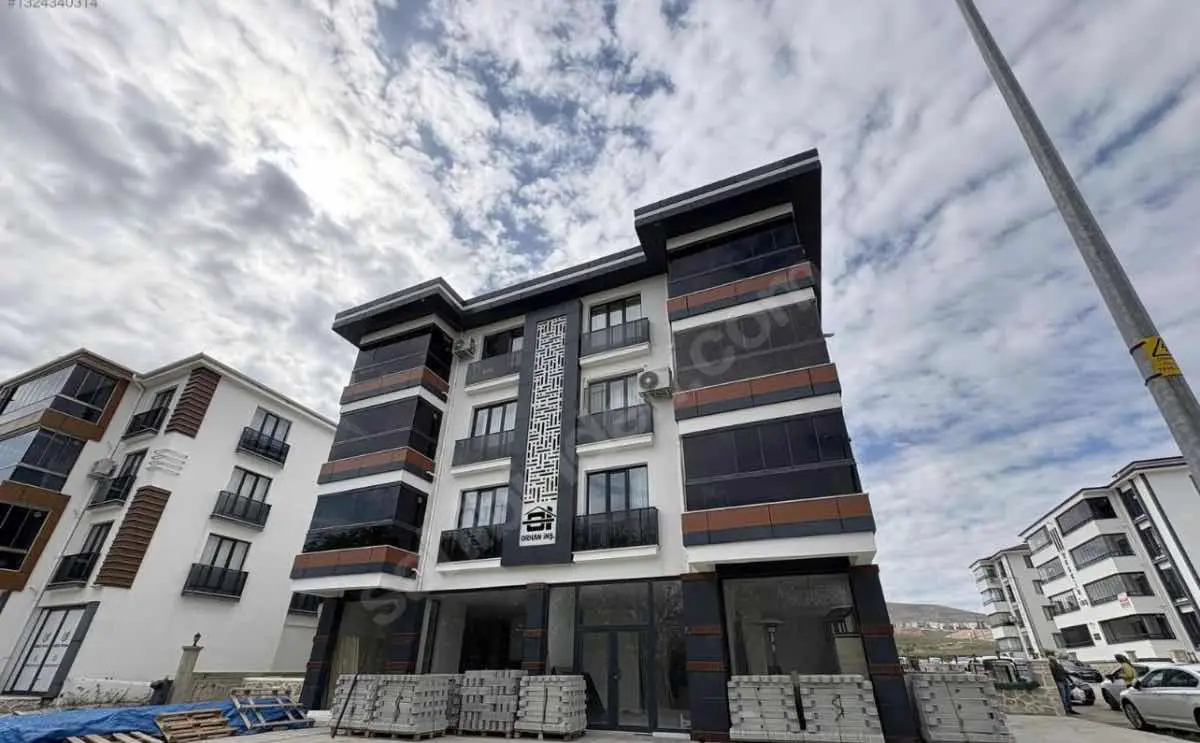 REMAX DOĞUDAN SATILIK ATAŞEHİRDE 2+1 DAİRE