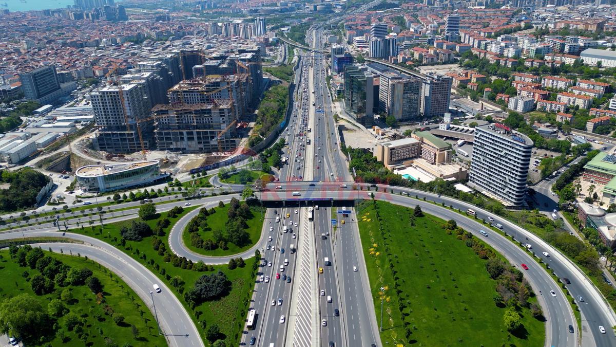 THE ISTANBUL MERTER PROJESİNDE 1050 M2 KİRALIK PLAZA KATI
