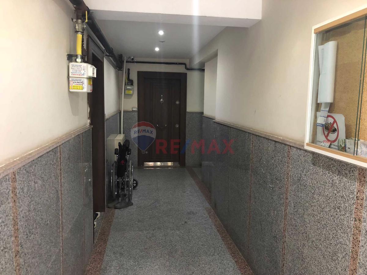 ATAŞEHİR ÜNALAN EMAAR'A,FİNANS MERKEZİNE YAKIN GENÇ BİNADA 2+1