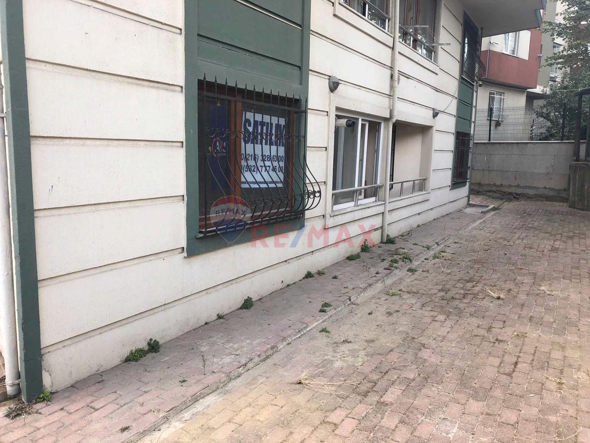 ATAŞEHİR ÜNALAN EMAAR'A,FİNANS MERKEZİNE YAKIN GENÇ BİNADA 2+1