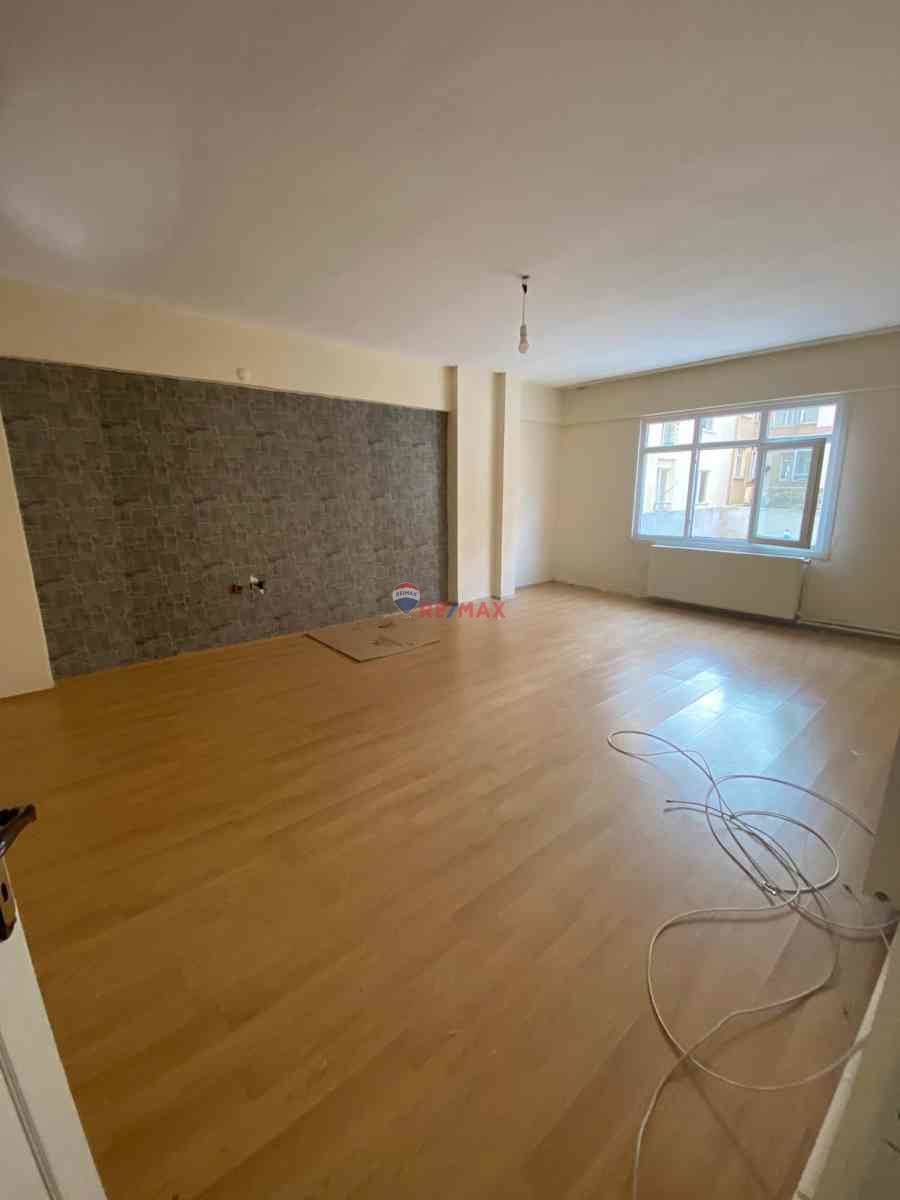 GEBZE MERKEZ'DE 3+1 140M2 TERASLI KIRALIK DAIRE