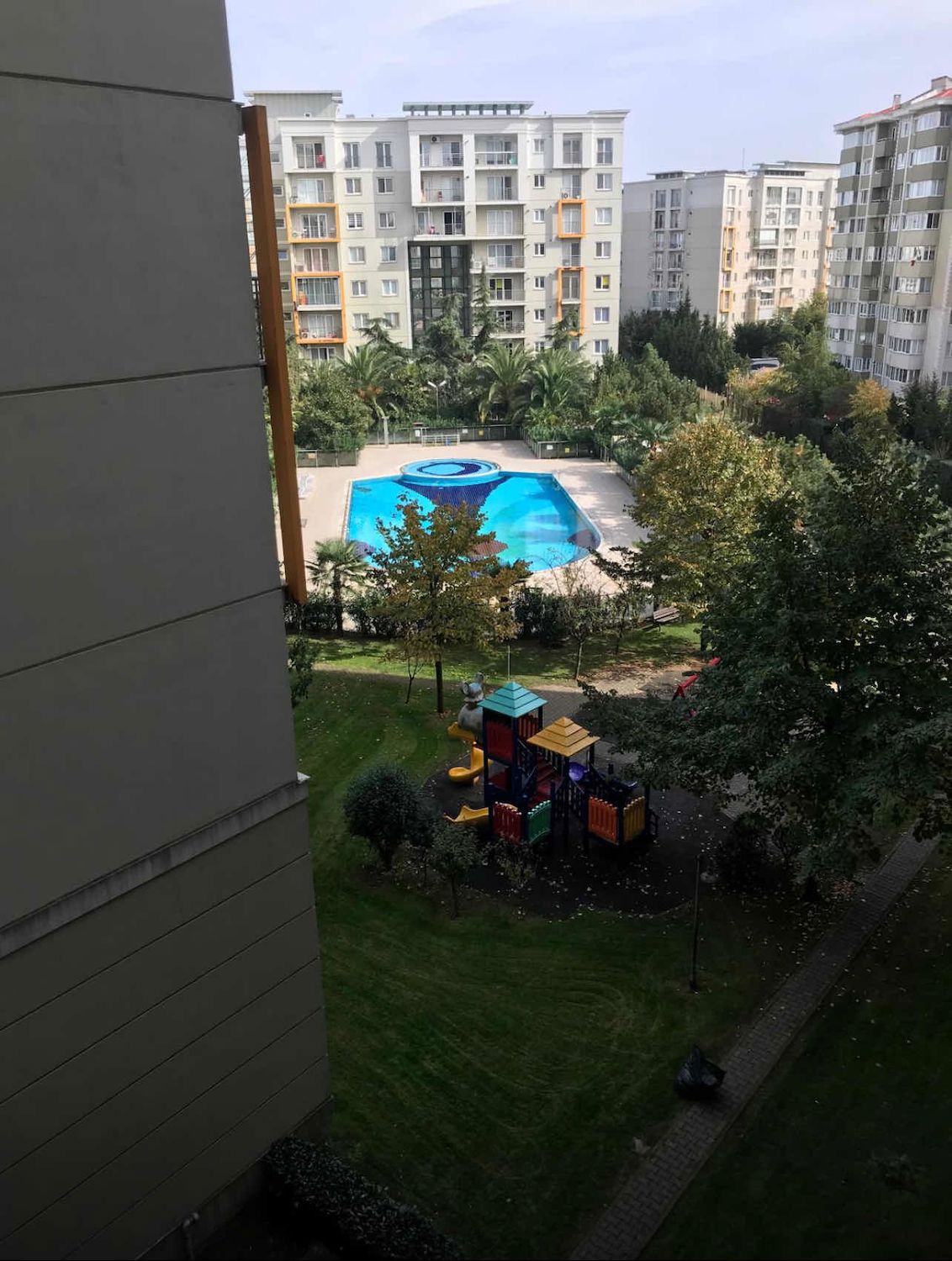 PENDİK YENİŞEHİR’DE DUMANKAYA TREND SİTESİNDE KİRALIK GENİŞ 1+1