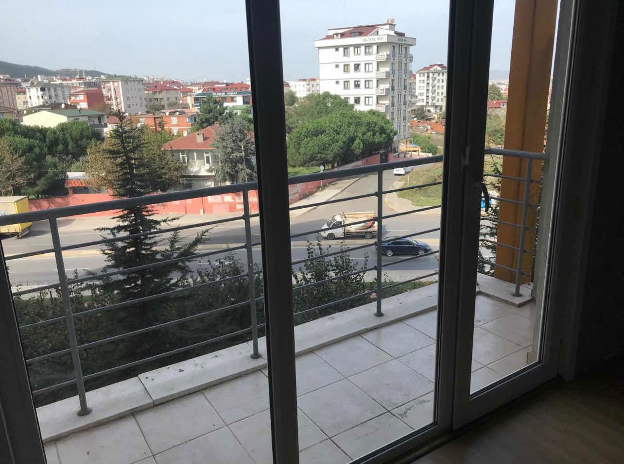 PENDİK YENİŞEHİR’DE DUMANKAYA TREND SİTESİNDE KİRALIK GENİŞ 1+1