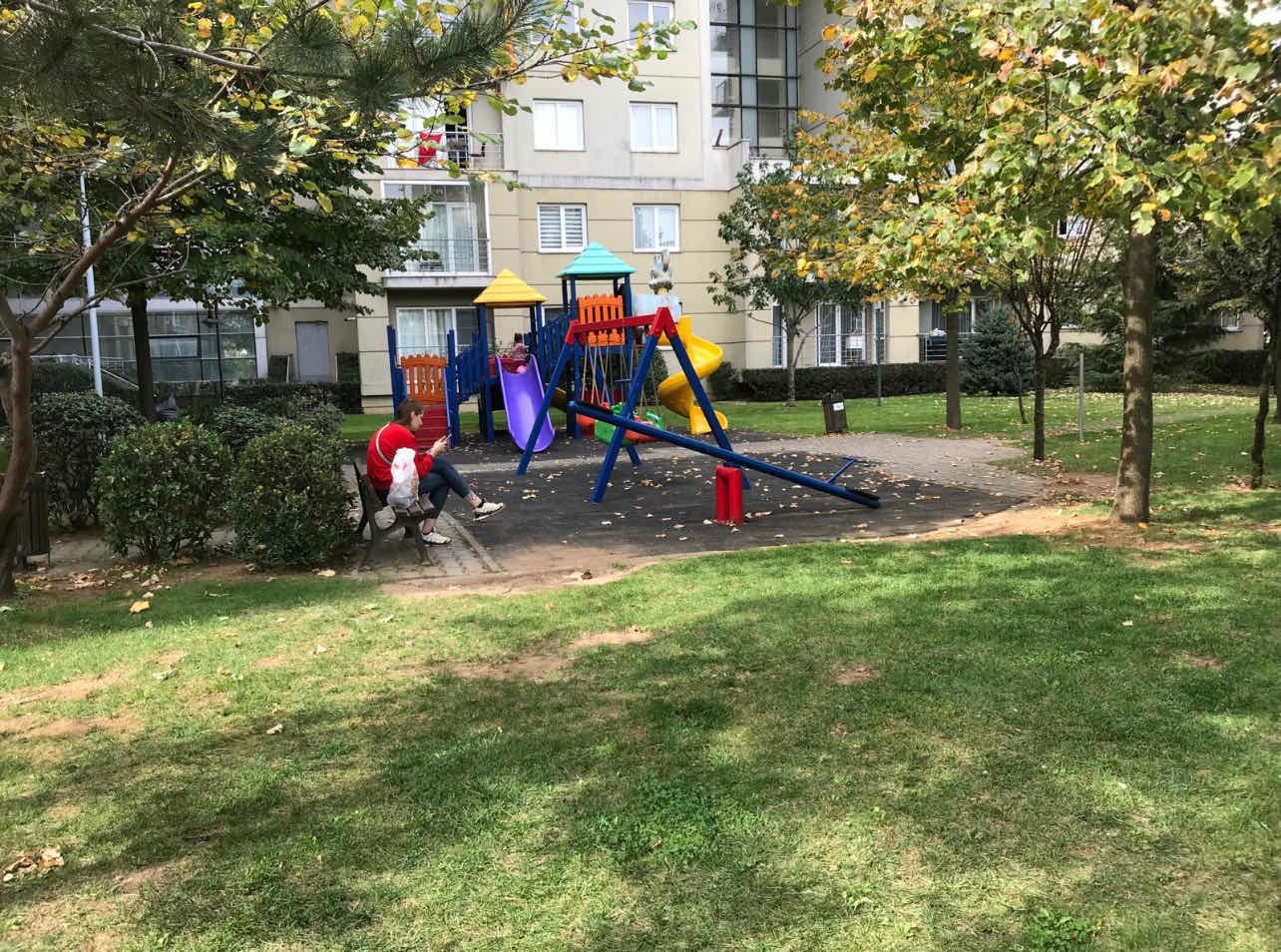 PENDİK YENİŞEHİR’DE DUMANKAYA TREND SİTESİNDE KİRALIK GENİŞ 1+1