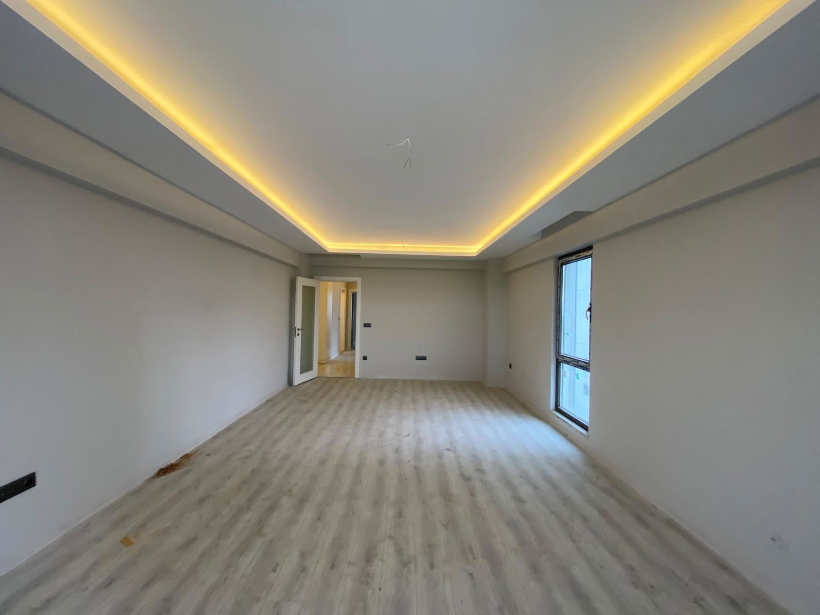 REMAX BEYAZ ÖZLÜCE MERKEZDE SİTE İÇİ 3+1 SATILIK DAİRE