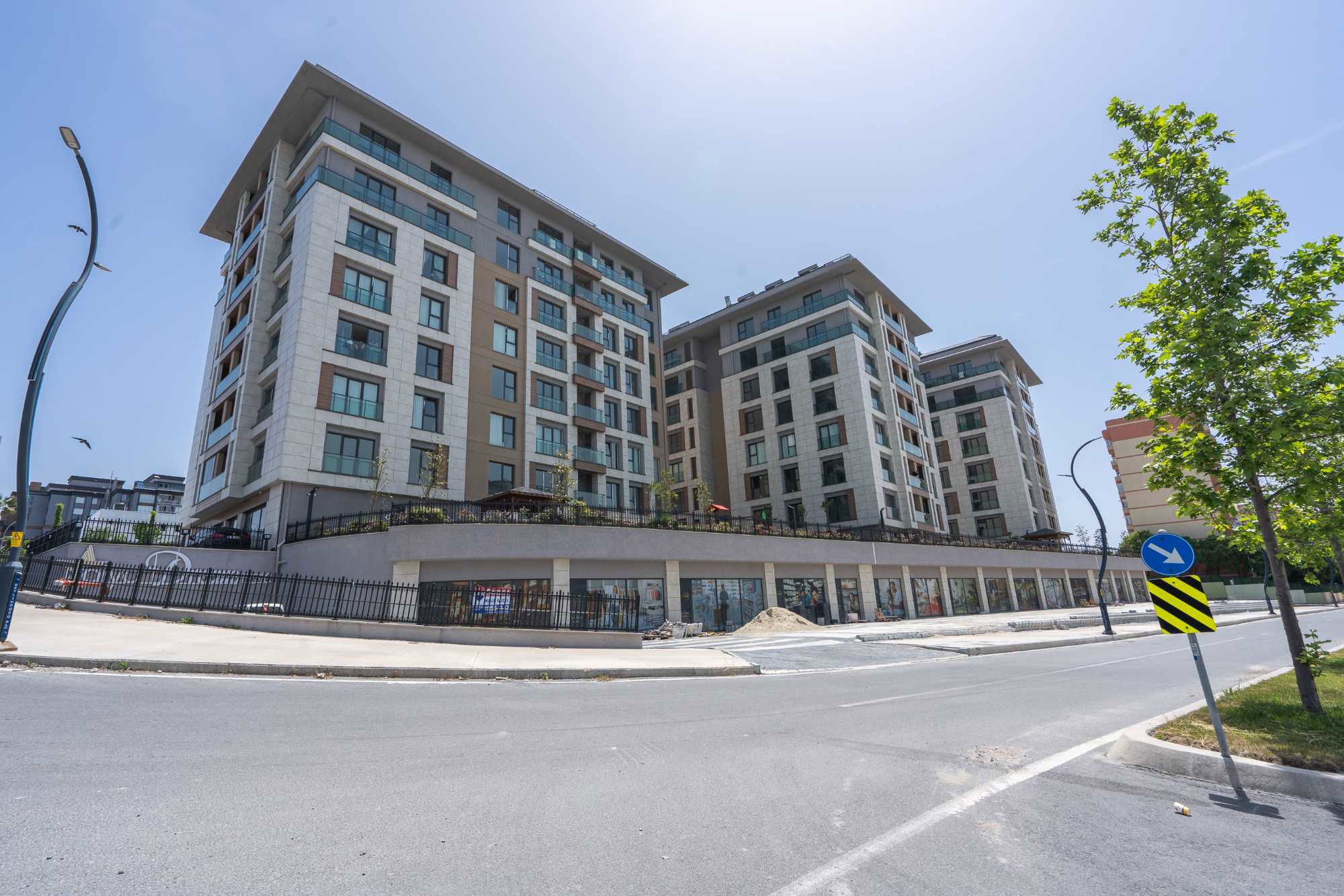 REMAX GELİŞİMDEN ALYA DREAM SİTESİNDE EN GÜZEL CEPHELİ KİRALIK DÜKKAN