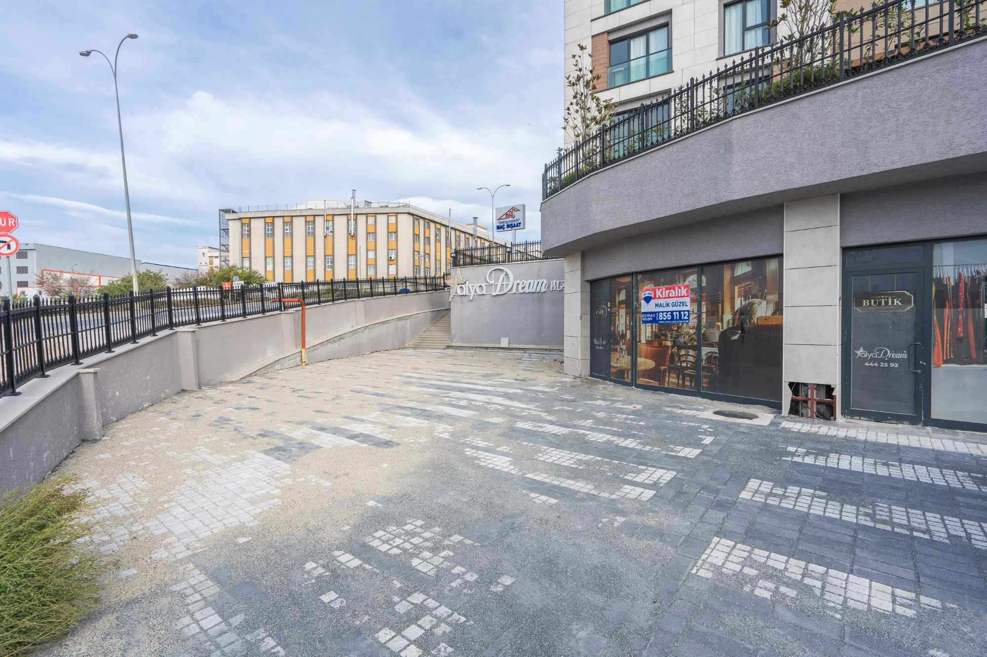 REMAX GELİŞİMDEN ALYA DREAM SİTESİNDE EN GÜZEL CEPHELİ KİRALIK DÜKKAN