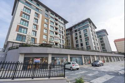 REMAX GELİŞİMDEN ALYA DREAM SİTESİNDE EN GÜZEL CEPHELİ KİRALIK DÜKKAN