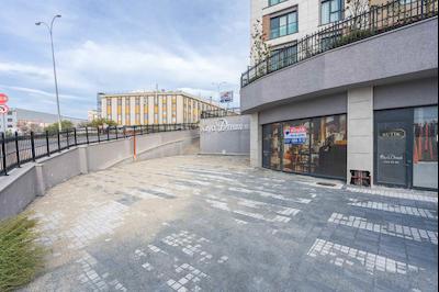 REMAX GELİŞİMDEN ALYA DREAM SİTESİNDE EN GÜZEL CEPHELİ KİRALIK DÜKKAN