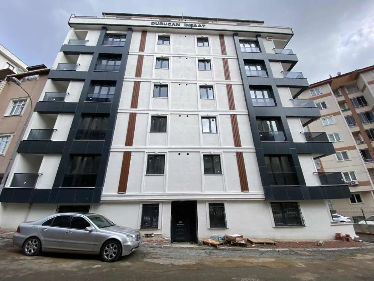 ÇEKMEKÖY AYDINLAR MAH. K.OTOPARKLI ARAKAT 2+1 86M² SATILIK DAİRE