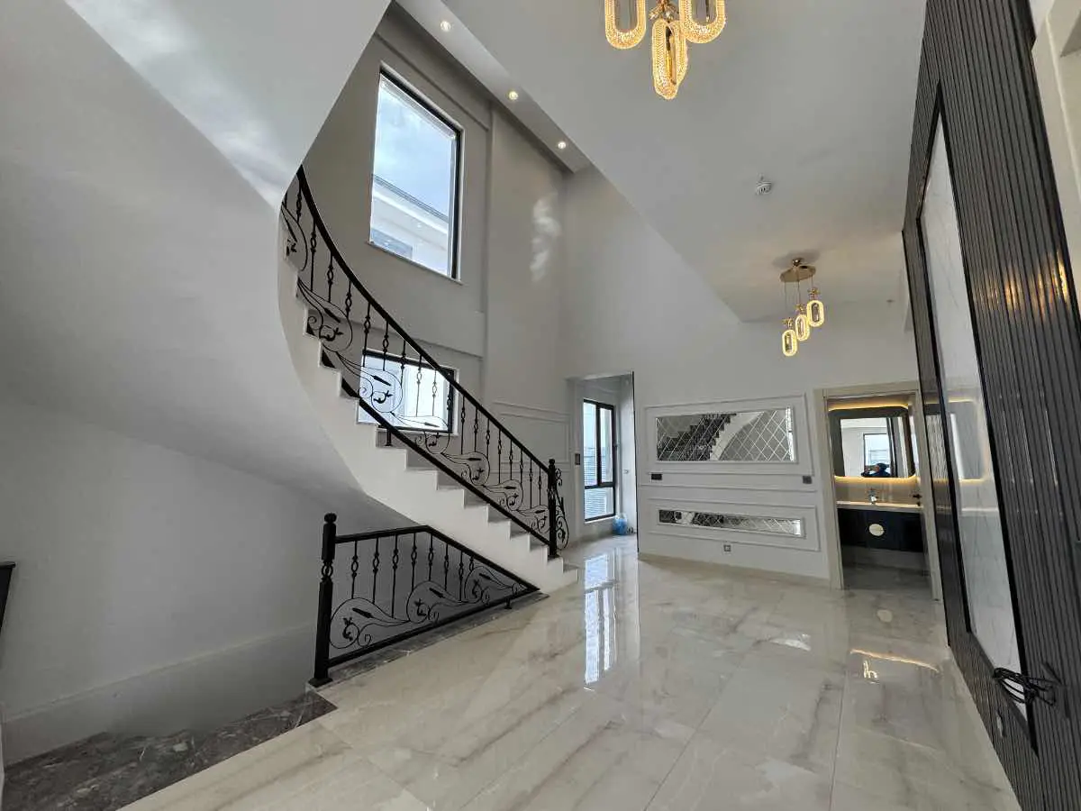 RE/MAX DEĞİŞİMDEN BASKİL YOLUNA SIFIR ULTRA LÜX SATILIK VİLLA