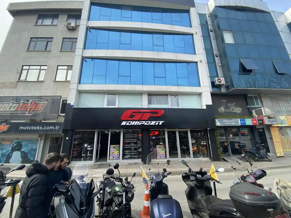 KADIKÖY HASANPAŞA’DA MERKEZİ KONUMDA ASANSÖRLÜ BİNADA 50 M² OFİS