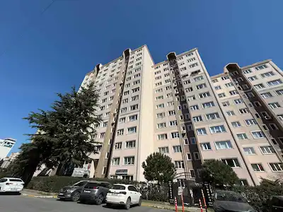 BEYLİKDÜZÜ GÖKBEY SİTESİ METROBÜSE YAKIN SATILIK 3+1 DAİRE 