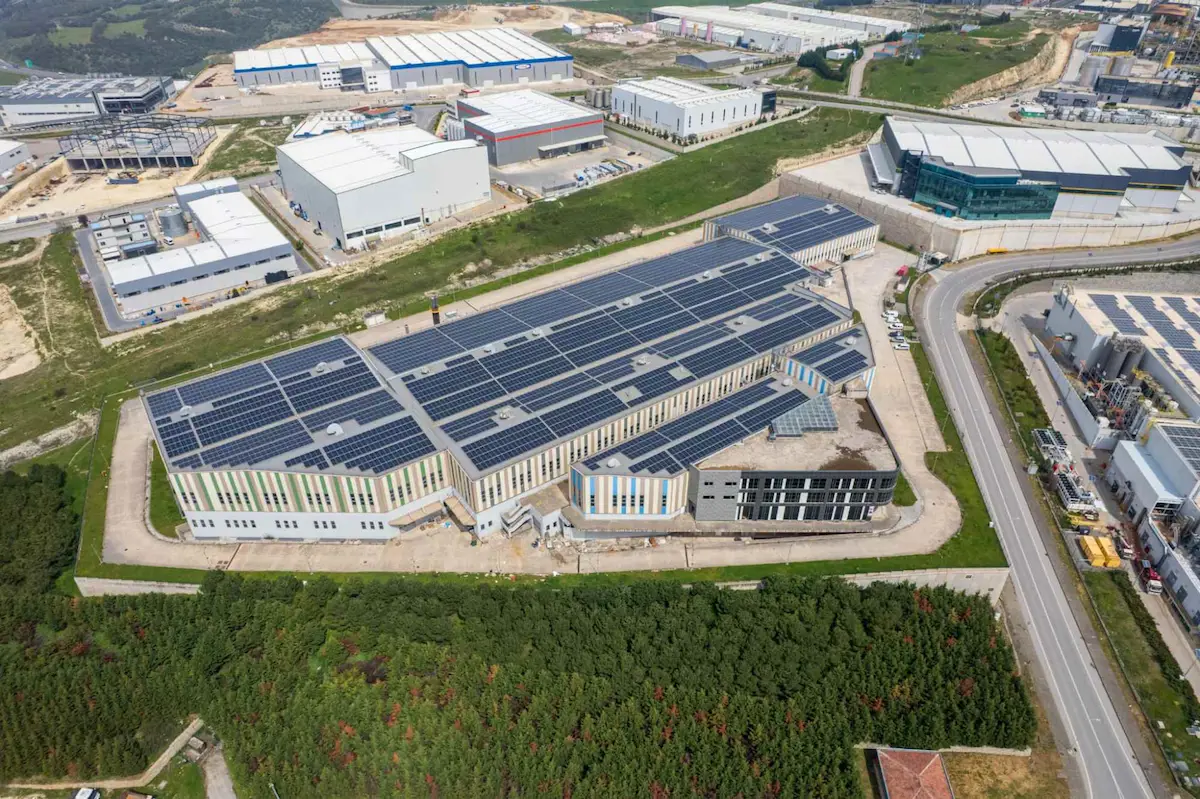 KOCAELİ DİLOVASI GEBKİM OSB’DE 38.274 M² KAPALI ALANLI | 2.5 MW GES’Lİ | SATILIK SANAYİ TESİSİ