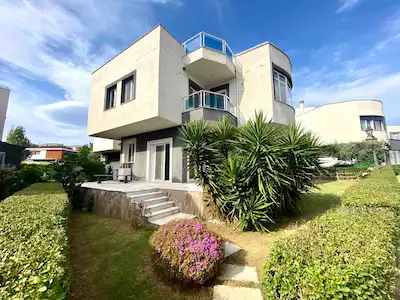 GÜZELBAHÇE KAHRAMANDERE'DE SİTE İÇİ HAVUZLU VİLLA