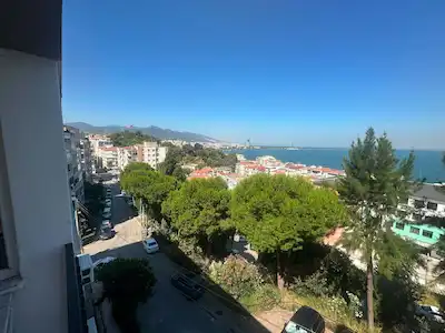 GÖZTEPE’DE FULL DENİZ MANZARALI, MERKEZİ KONUMDA SATILIK DAİRE