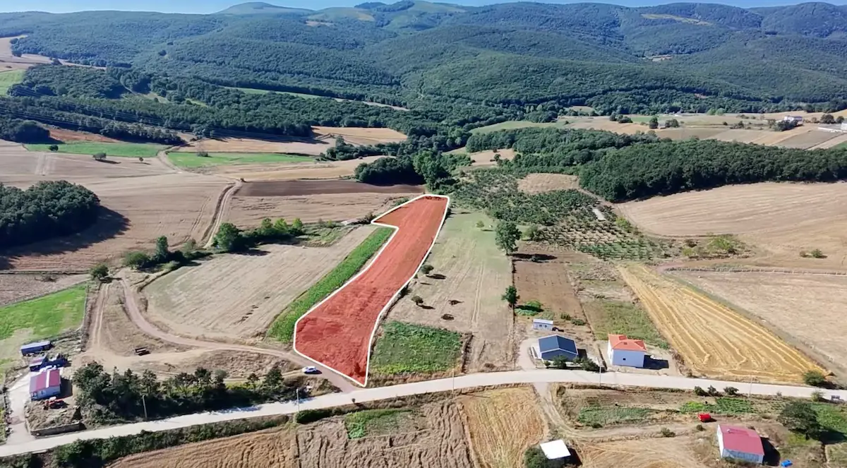 DERİNCE GEREDELİ'DE YATIRIMLIK 11.162 M² SATILIK TARLA