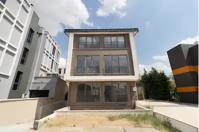 ÇANKAYA ALACAATLI’DA TICARI KULLANIMA UYGUN 4+1 LÜKS VİLLA | REMAX ENBATI