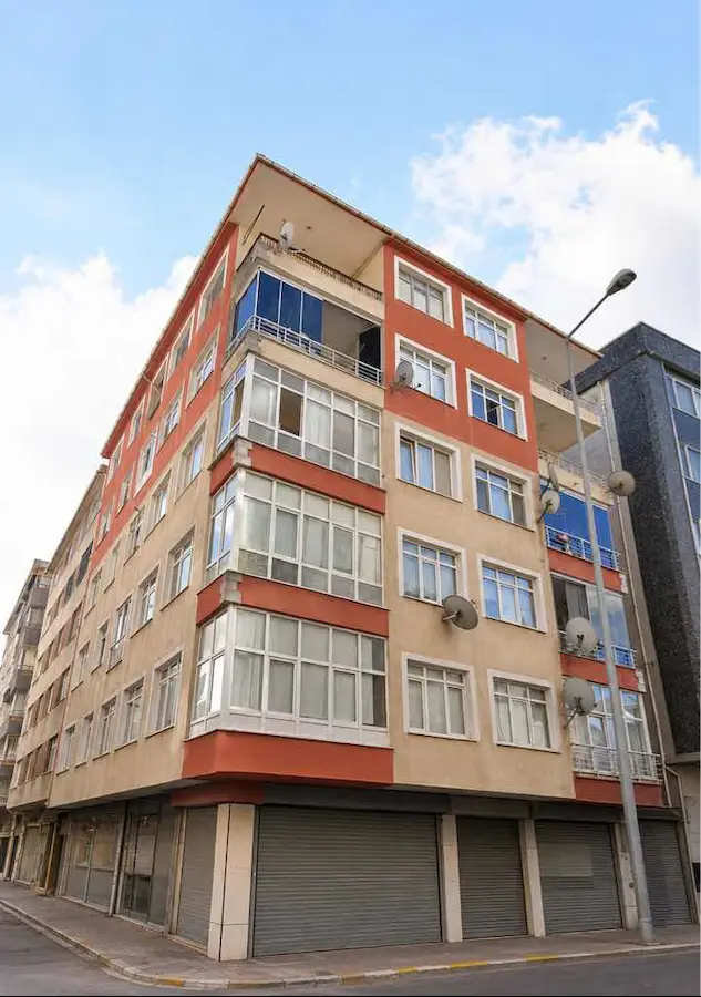 ŞİRİNEVLER KAZIM KARABEKİR CADDESİ’NDE MERKEZİ KONUMDA GENİŞ 3+1 SATILIK DAİRE