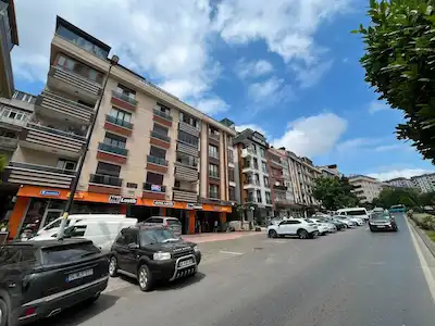 ÜMRANIYE İSTIKLAL MAH.' DE ARAKAT SATILIK 2+1 BOŞ GENIŞ DAIRE