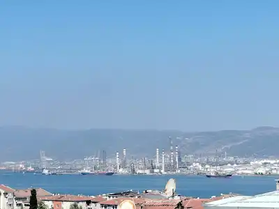 DEĞİRMENDERE'DE DENİZ MANZARALI İÇİ YAPILI SATILIK 3+1 DAİRE