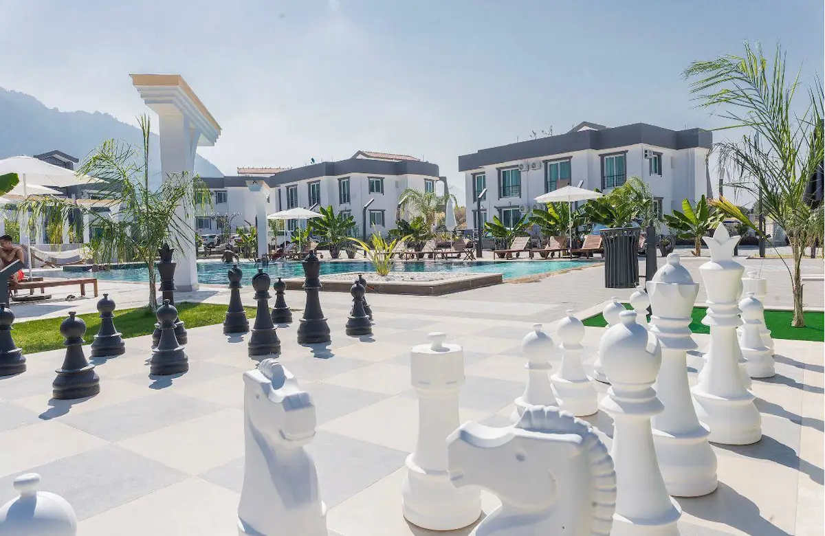 GIRNE EDREMIT'TE SATILIK FUL EŞYALI 1+1 DAIRE