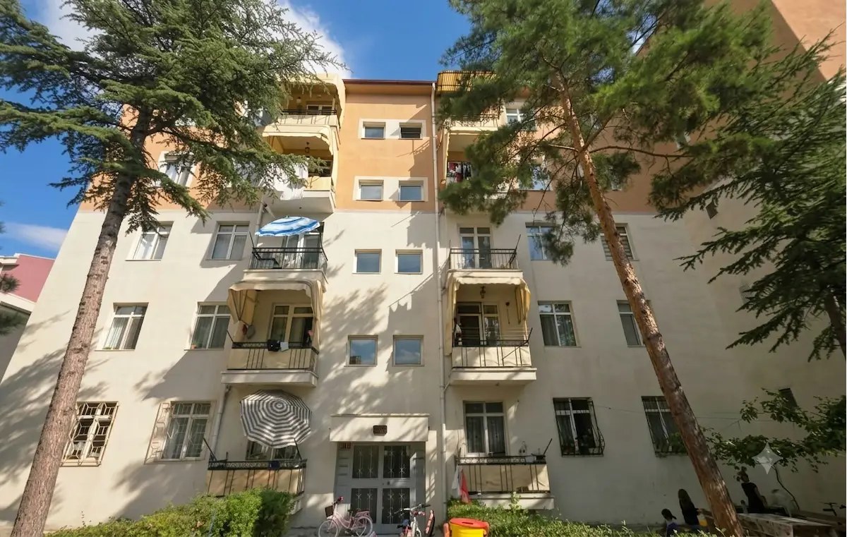 BATIKENT ERGAZİ MAHALLESİNDE SİTE İÇERİSİNDE SATILIK YAPILI 3+1 DAİRE