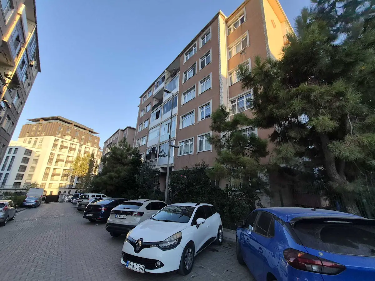 TEVFİK BEY ÇINAR YOLU’NDA 127 M² 3+1 ÇİFT CEPHE KÖŞE SATILIK DAİRE